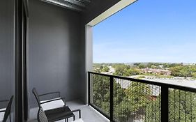 Luxury Apt In West Midtown